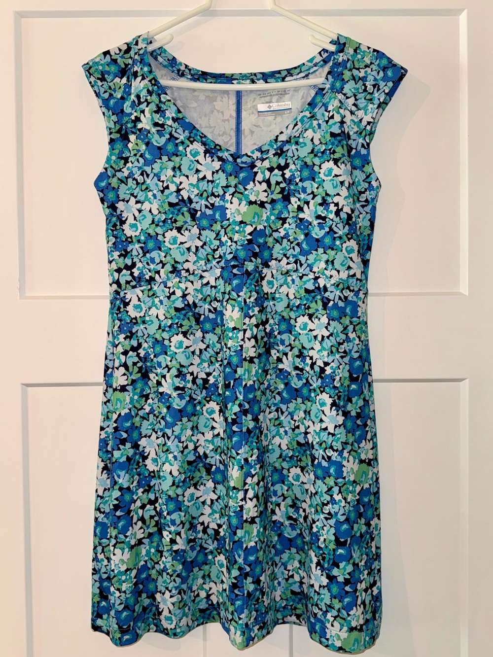 Columbia / Blue Floral / Athletic /Travel Dress / Omni-Wick / Size Small
